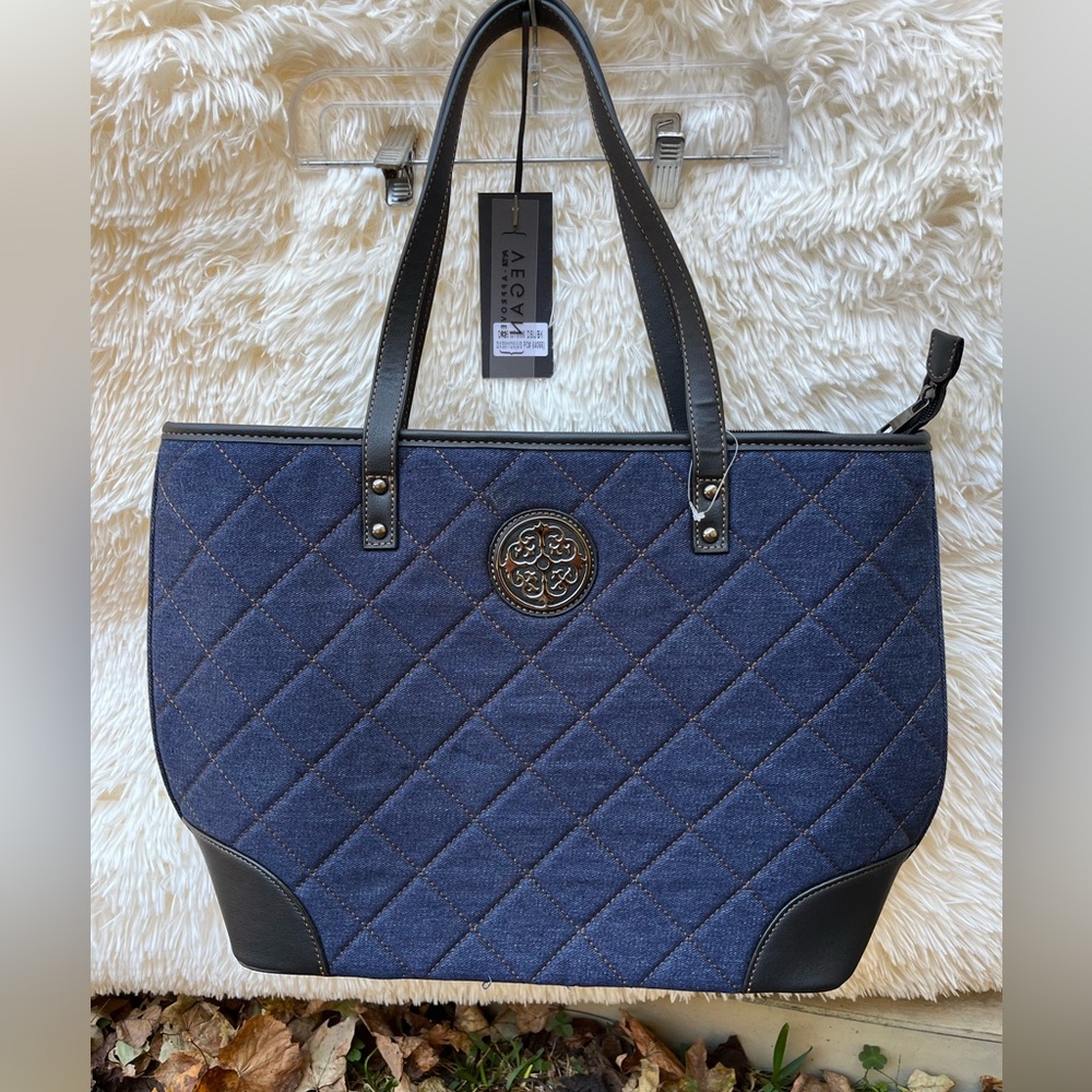 🆕. Blue Quilted bag with Shoulder strapsTote Bag NWT